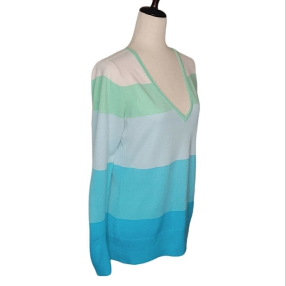 New York & Company Green  Color Block V-neck Long Sleeve Lightweight Sweater - Picture 3 of 7